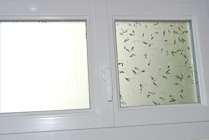 Fenêtre salle de bains vitrage opaque